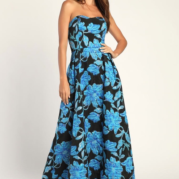New with tags beautiful Floral Jacquard Strapless Maxi Dress. - Picture 1 of 4